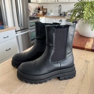 NWOT Dirty Laundry Black Chunky Chelsea Boots